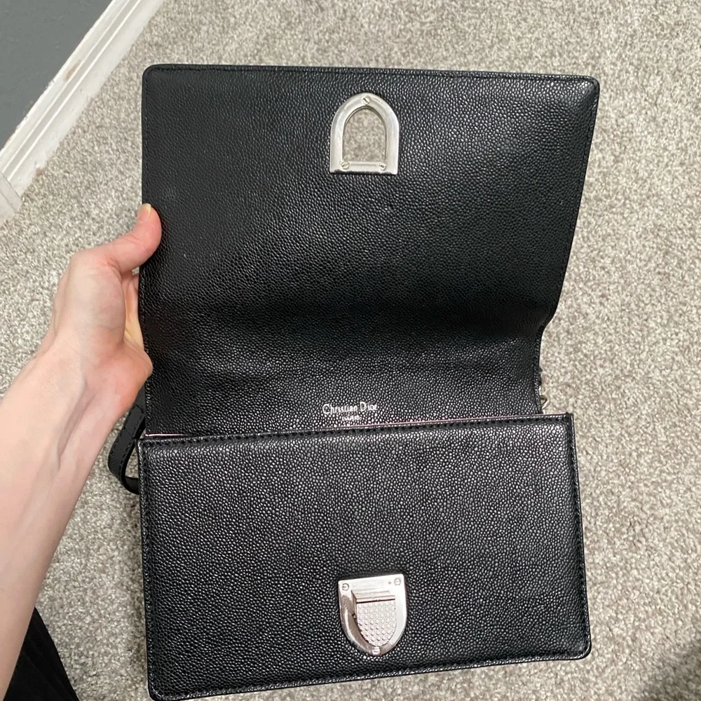 25cm 2.55 c d lady black genuine leather embossed chain handbag - Picture 9 of 10